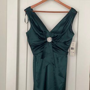 Eliza J emerald green coctail dress with brooch. Size 12P
